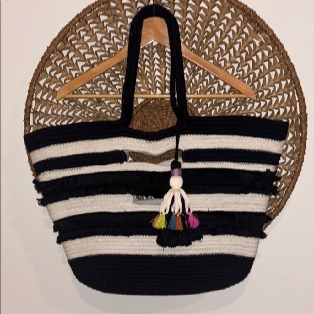 Stella & Dot Woven Tassel Beach Taj Tote Bag – Black & White – New Without Tags
